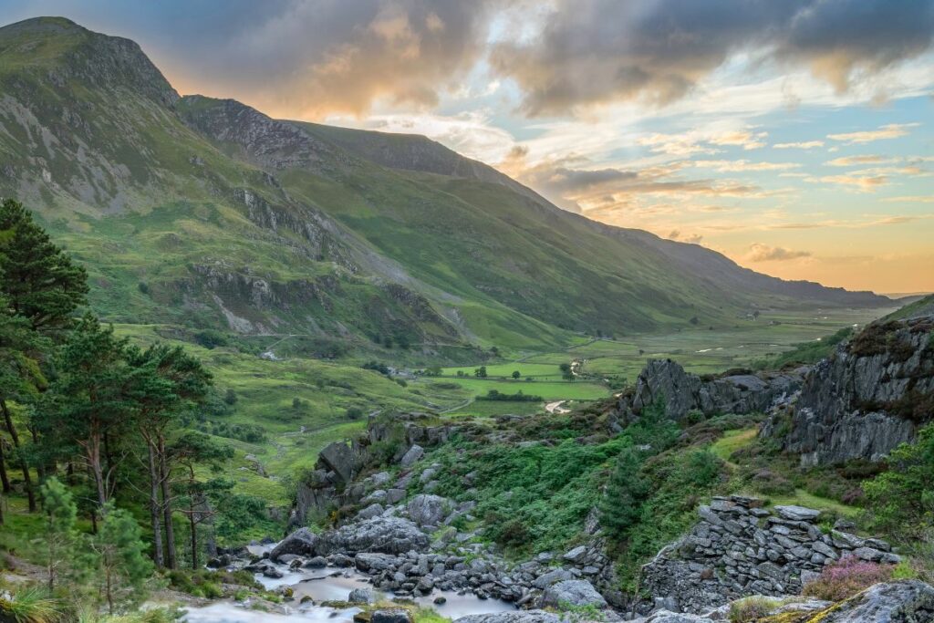 Walking in Snowdonia - Corporate Wellbeing Events